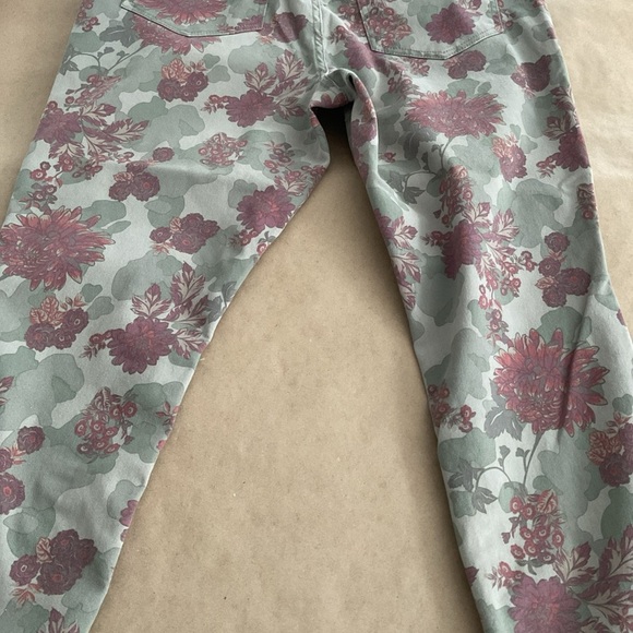 Jordache Floral Camouflage Jeggings - Picture 5 of 5